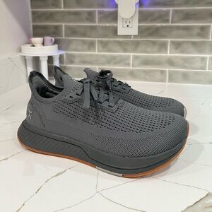 FLUX FOOTWEAR Adapt Runner Shoes. Women's Size 7.5 Color Gray